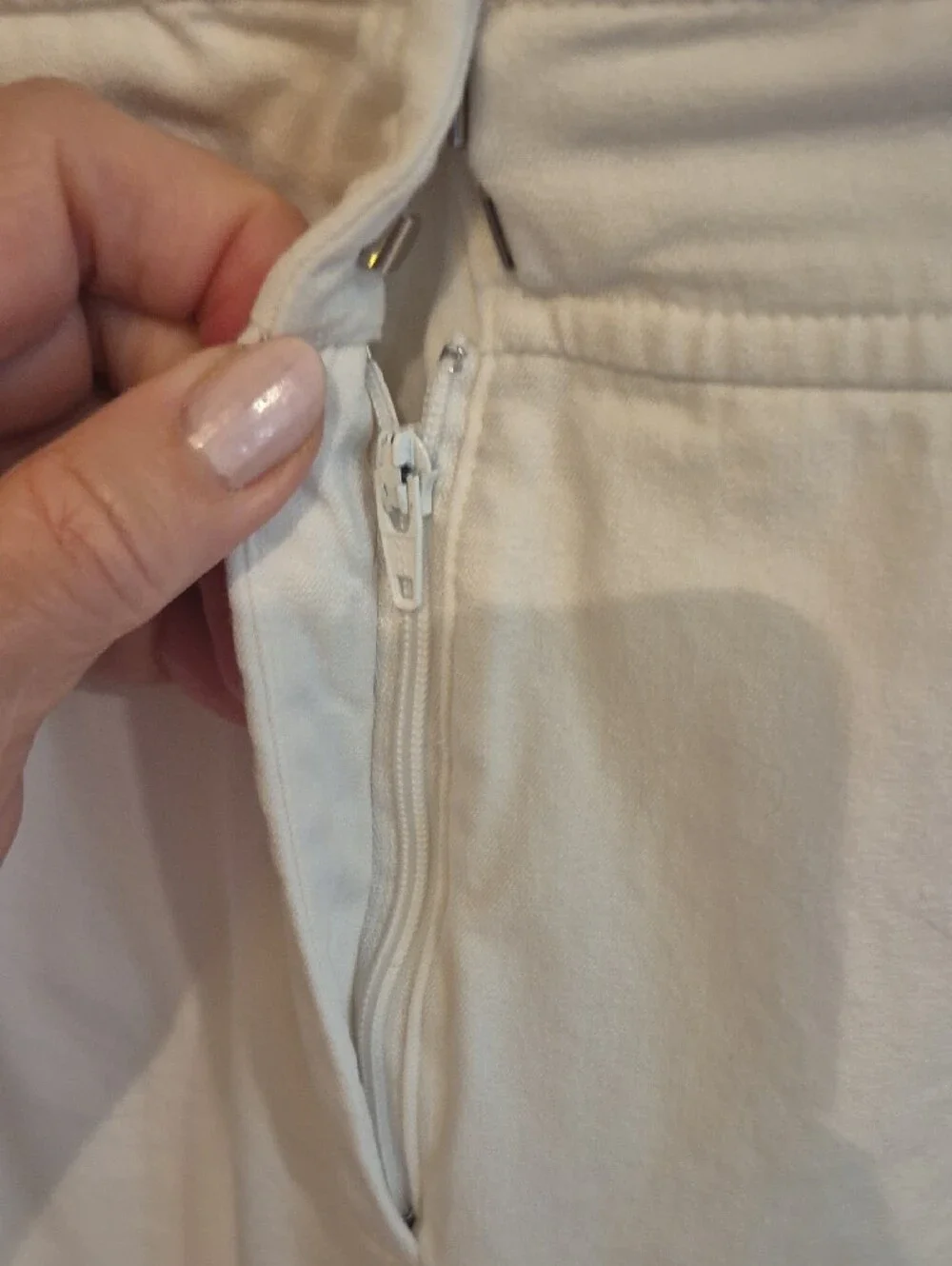 Eileen Fisher White Cotton Twill Capri Pants